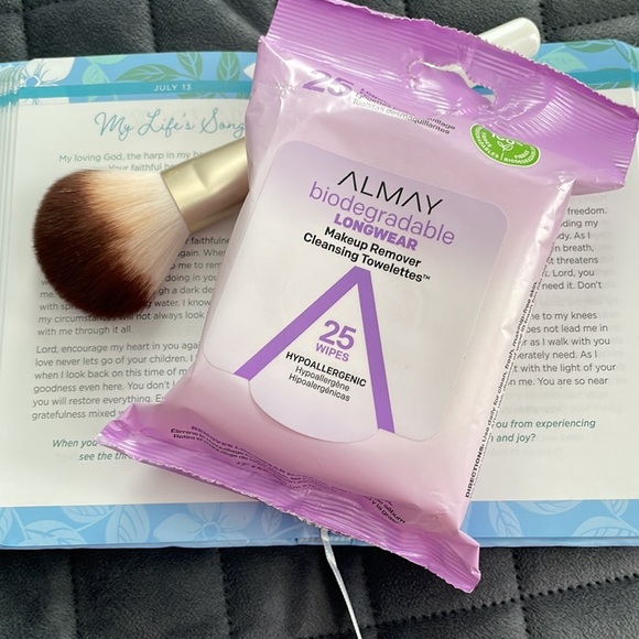 ❤️‍🩹Almay Makeup Remover Wipes - Picture 1 of 5